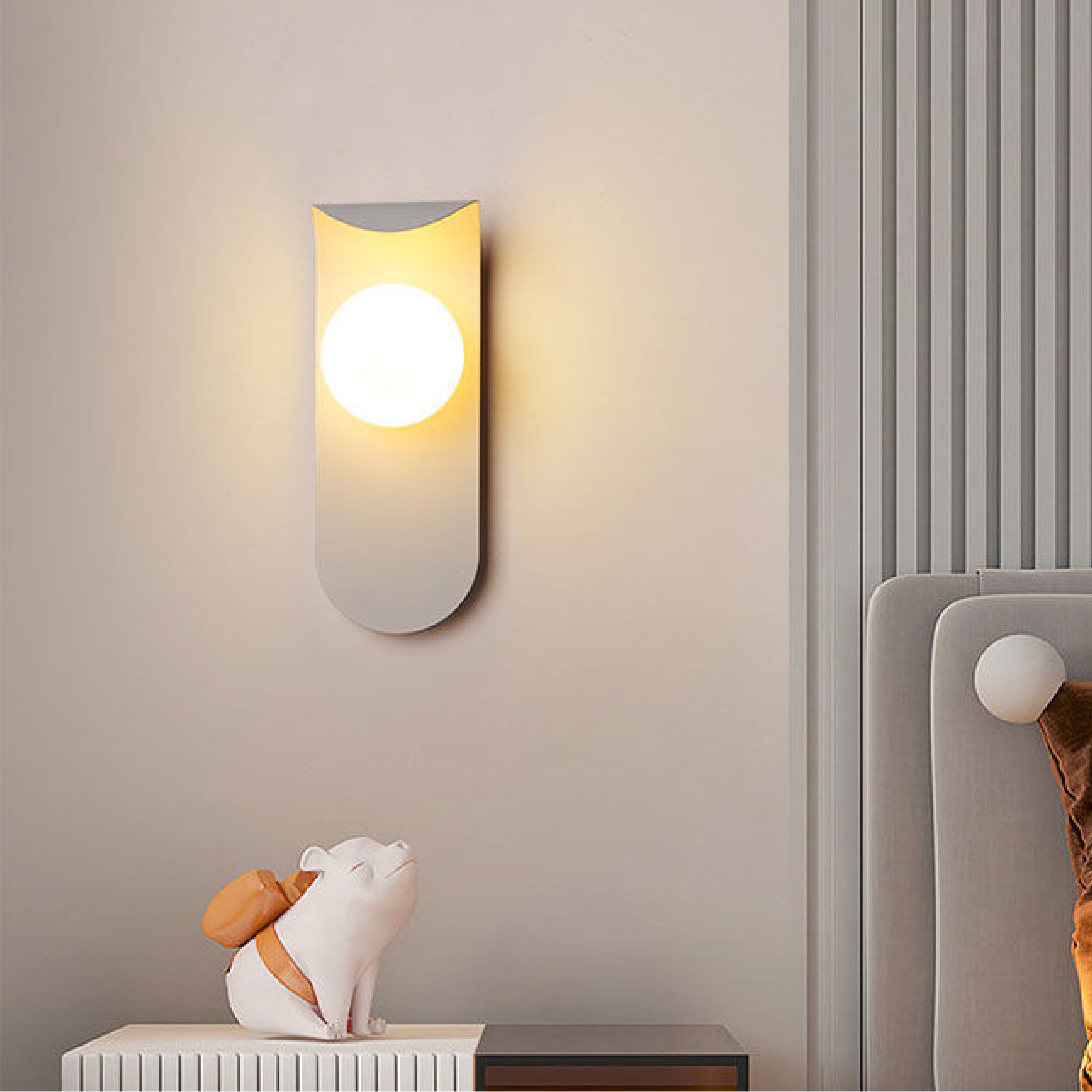 Skandinavische schwarze Metall Wandleuchte mit Glasglobus - moderne Beleuchtung