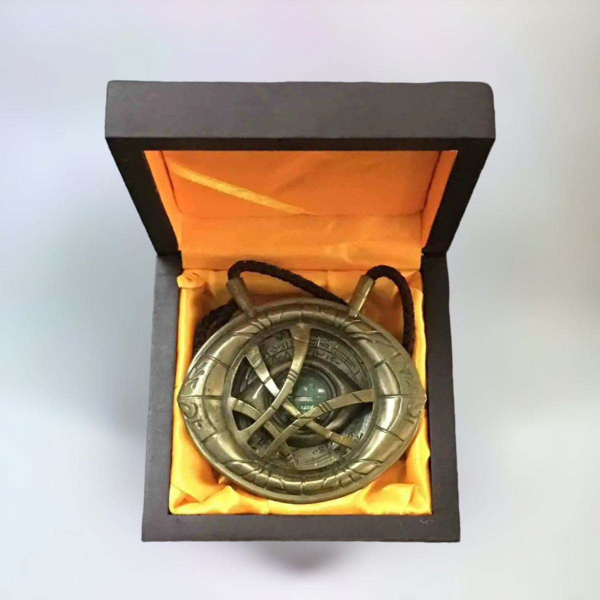 Collier LED Eye of Agamotto de Doctor Strange - Réplique 1:1