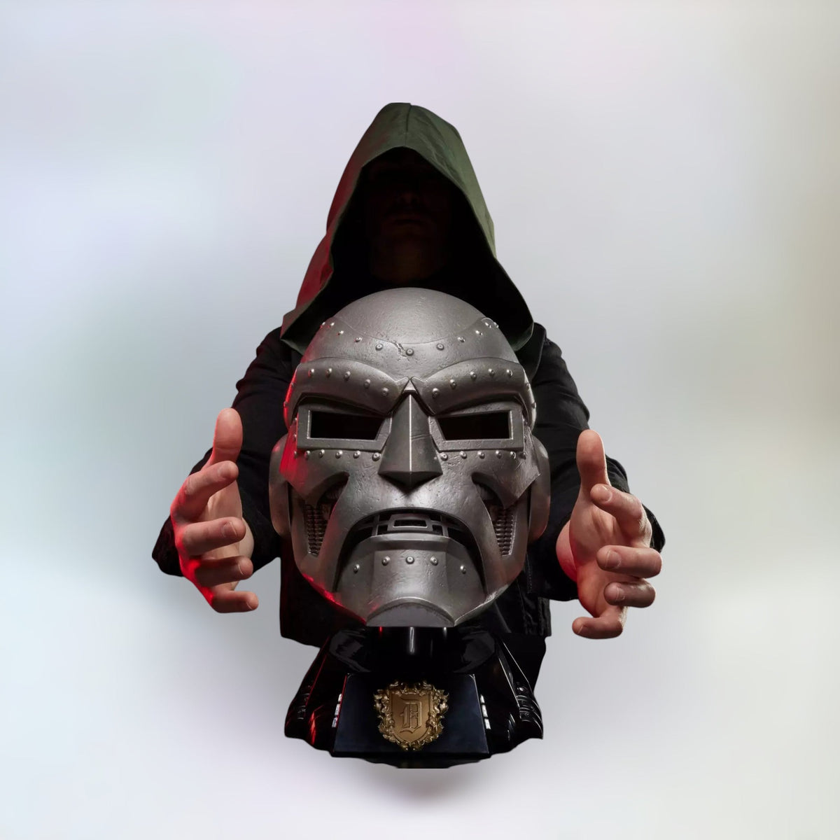 Casque de Doctor Doom Marvel Legends avec capuche et socle de présentation