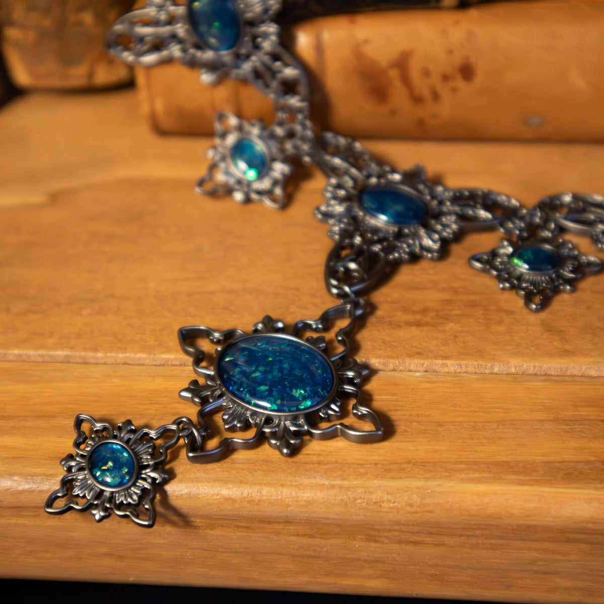Harry Potter Replik der Halskette mit verfluchtem Opal und Ausstellungsbox