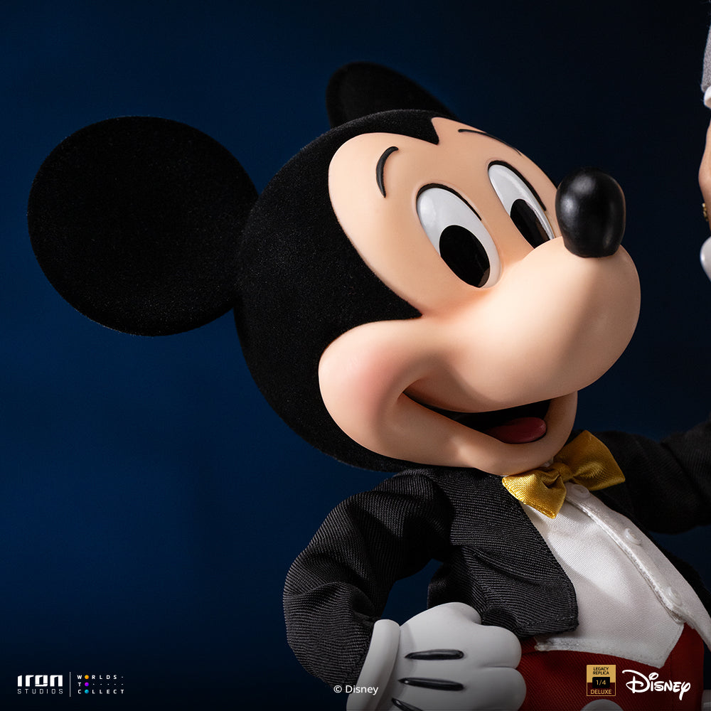 Walt Disney & Mickey Mouse Statue - Disney Classics - Legacy Replica 1/4 - Pre-Order