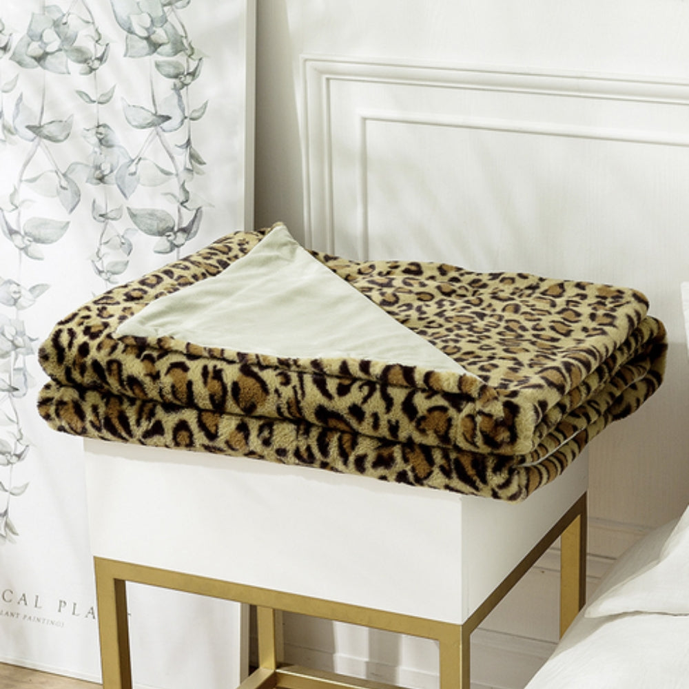 Cozy Leopard Print Throw Blanket for Home Decor and Warmth