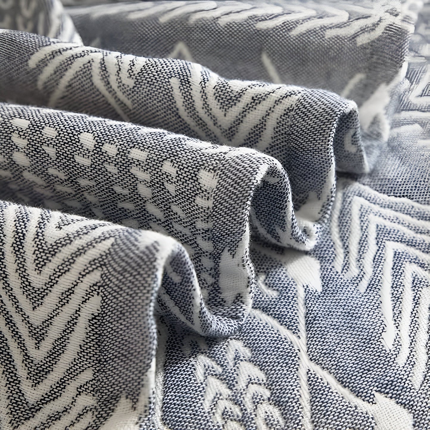 Reversible Minimalist Coverlet for Cozy Bedding - Zen Path Design