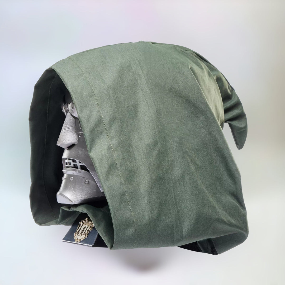 Casque de Doctor Doom Marvel Legends avec capuche et socle de présentation