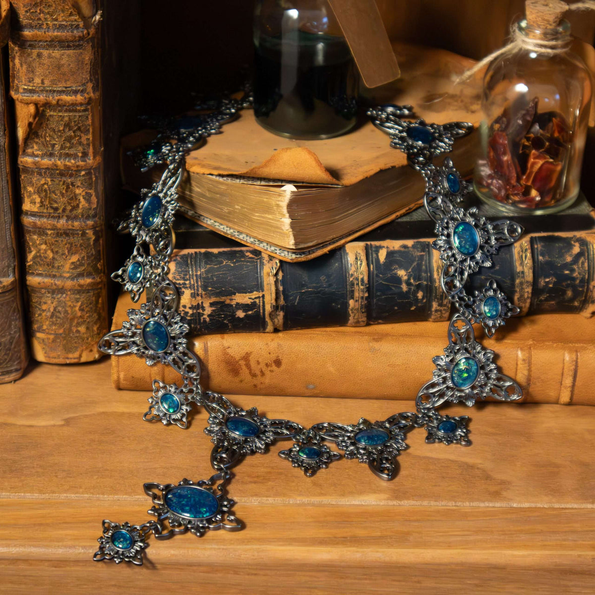 Harry Potter Replik der Halskette mit verfluchtem Opal und Ausstellungsbox