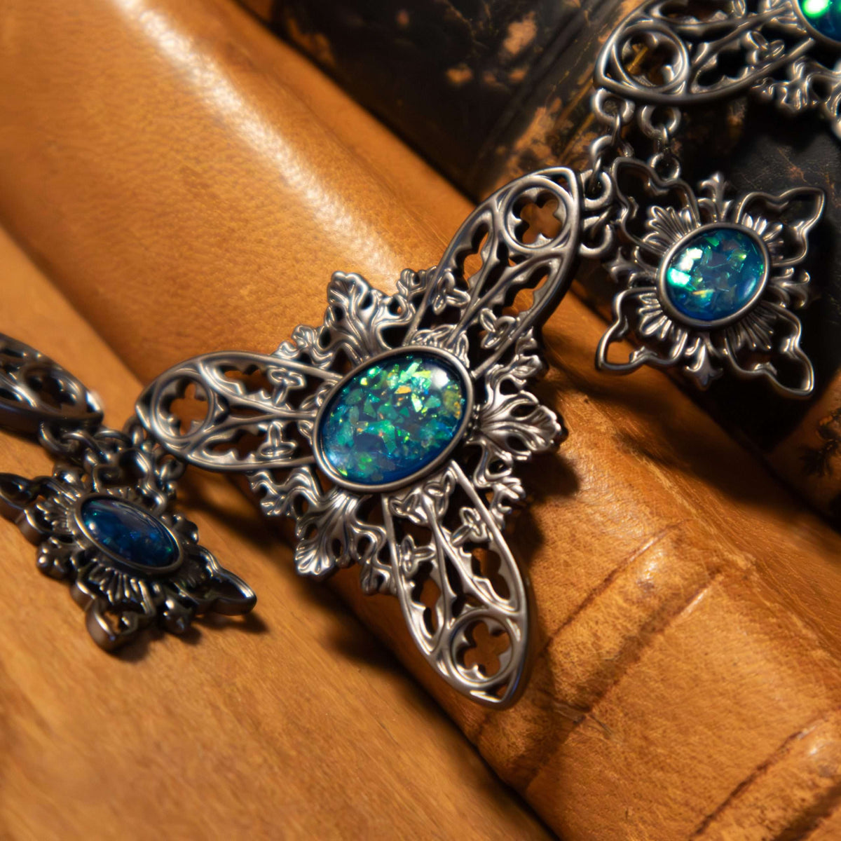 Harry Potter Replik der Halskette mit verfluchtem Opal und Ausstellungsbox