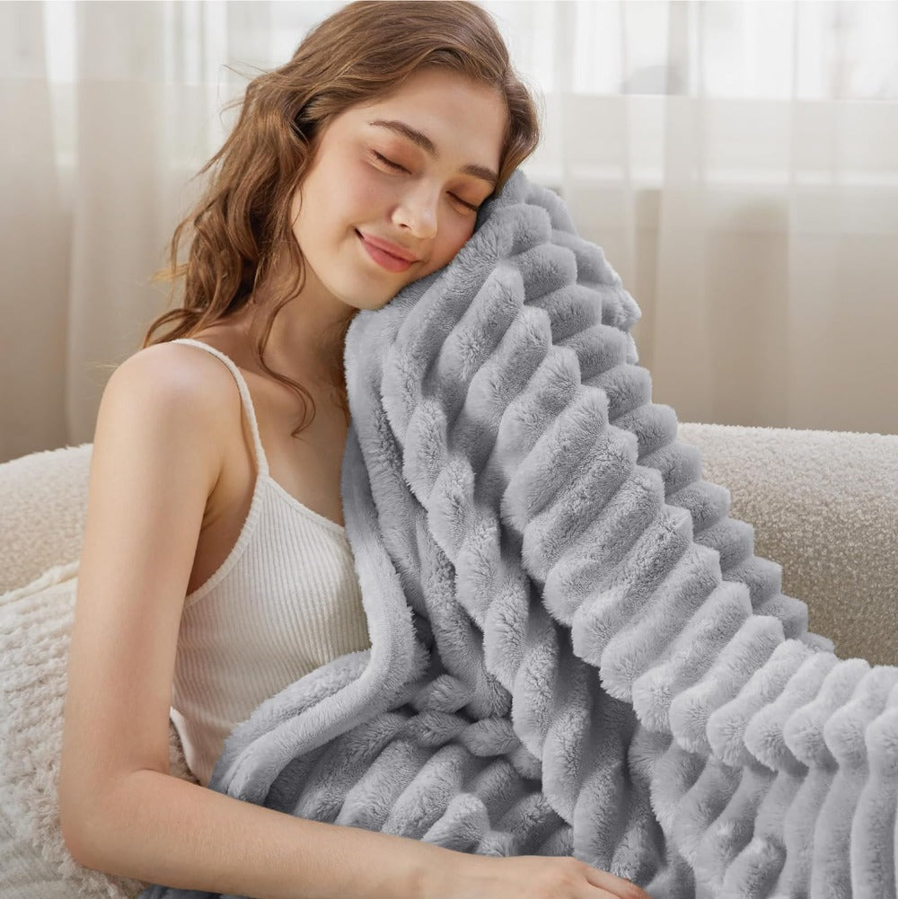 Plaid en peluche rayé confortable pour chaleur et confort