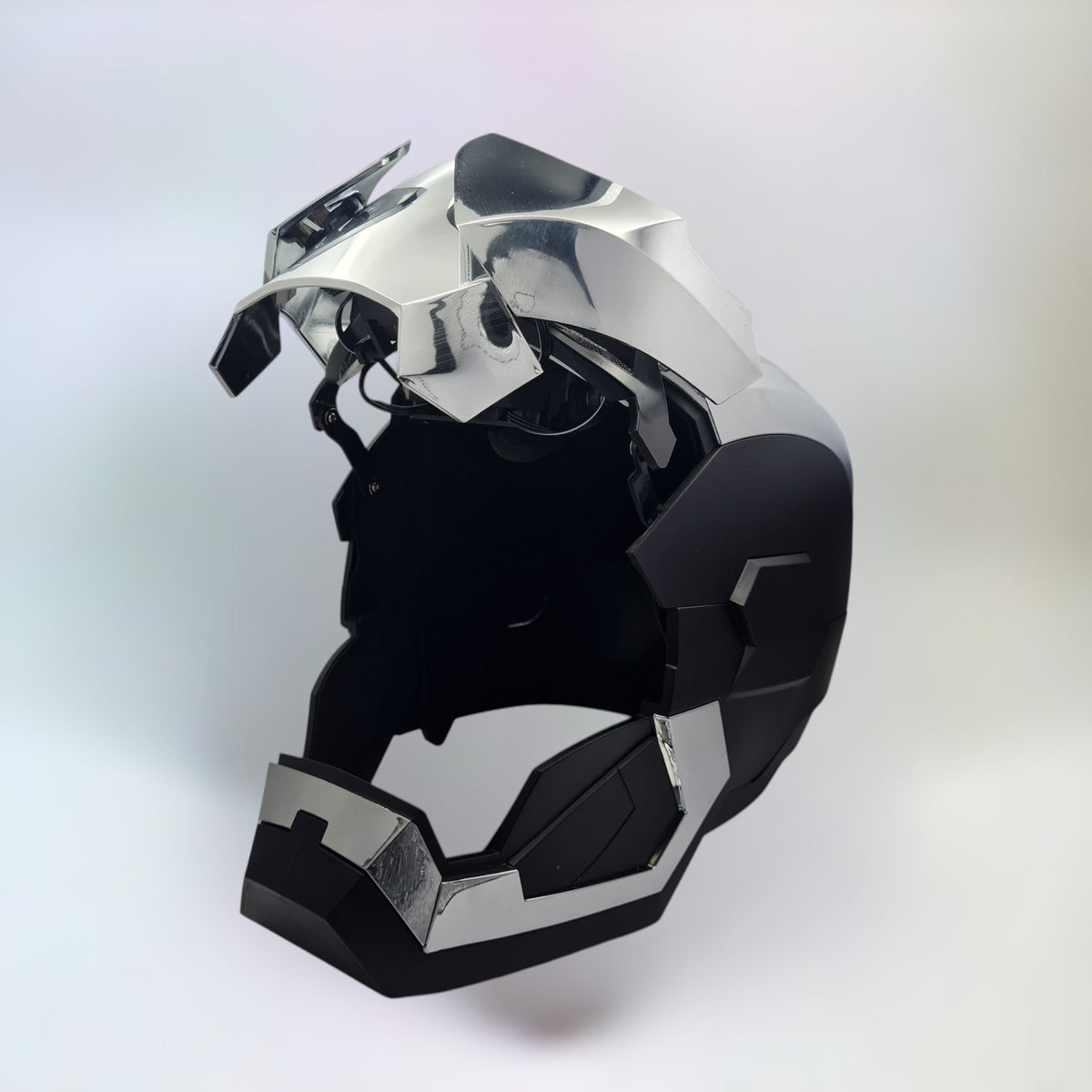 War Machine Helm - Sprachsteuerung und LED-Augen