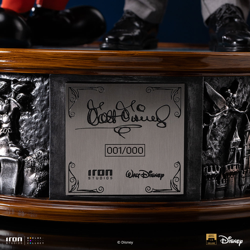 Walt Disney & Mickey Mouse Statue - Disney Classics - Legacy Replica 1/4 - Pre-Order