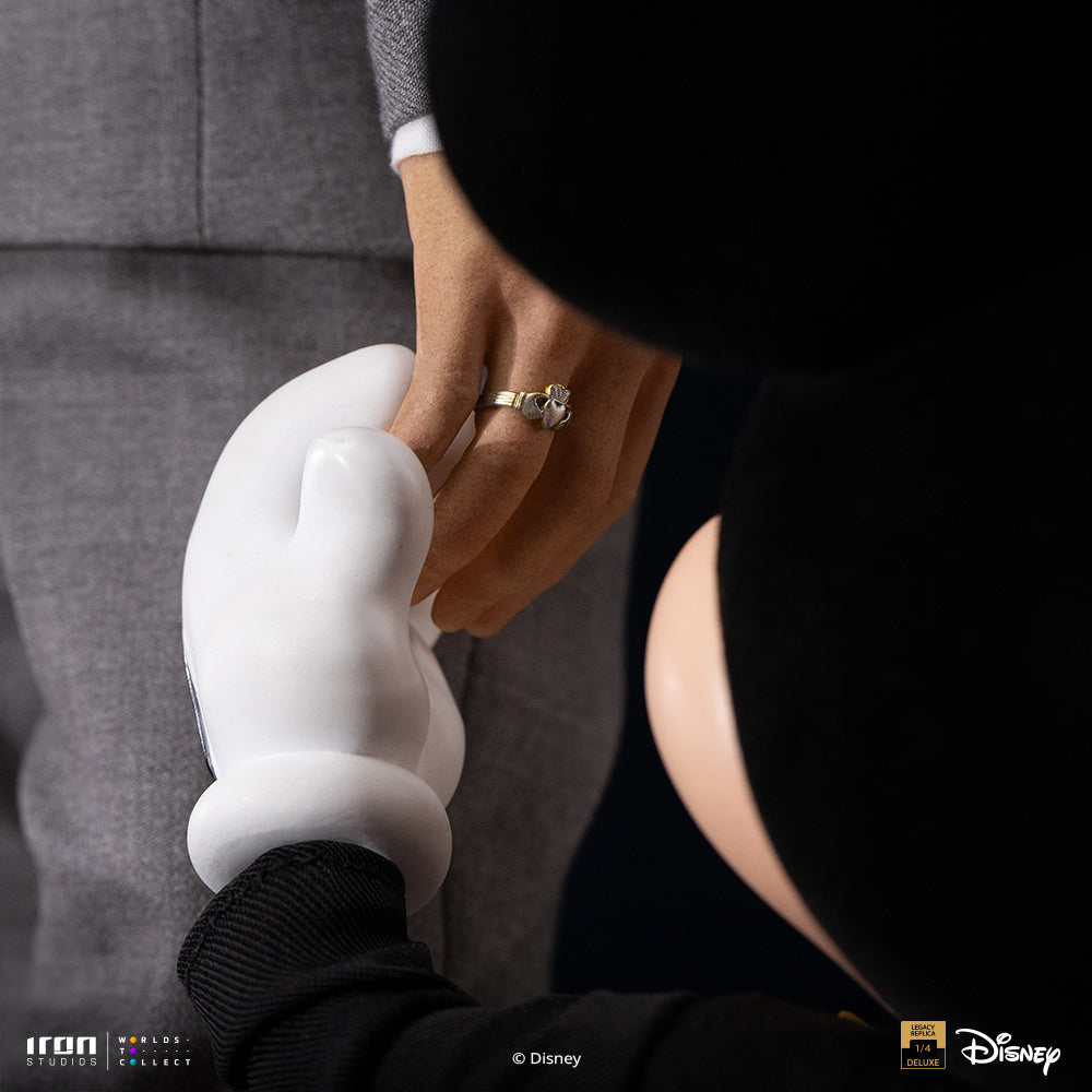 Walt Disney & Mickey Mouse Statue - Disney Classics - Legacy Replica 1/4 - Pre-Order